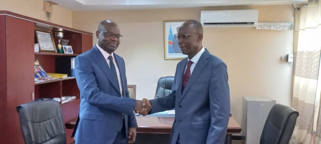 Bas – Uélé / Désenclavement numérique : Le Gouverneur élu Nzanza  fait de la restauration de la RTNC une de ses priorité