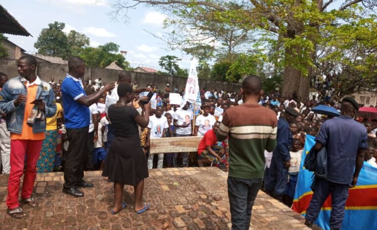  Bas – Uélé/ Agression de la RDC: marche de colère de la population d’Ango contre le Rwanda.
